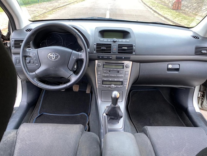 2007 Toyota AVENSIS Verso manuelle à vendre à Yaoundé  Cameroun