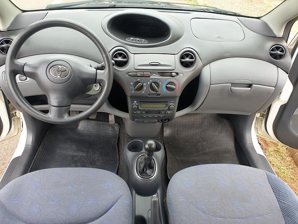 Acheter 2004 Toyota YARIS avec 4WD ,Yaoundé ,Cameroun