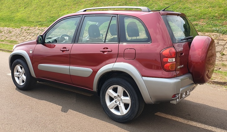 2005 Toyota Rav4 avec 4WD et Chaises en cuir à vendre à Yaoundé Cameroun