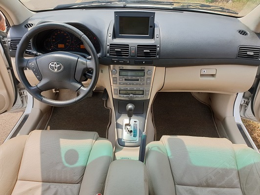 Acheter 2008 Toyota Avensis Automatique avec Chaises en Cuir ,Yaoundé ,Cameroun