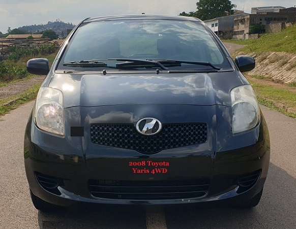 Belle Noir 2008 Toyota Yaris Automatique avec 4WD à vendre à Yaoundé Cameroun