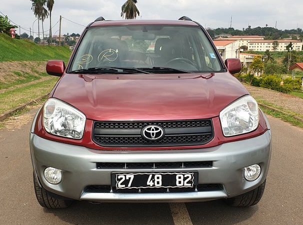 2005 Toyota Rav4 avec 4WD et Chaises en cuir à vendre à Yaoundé Cameroun
