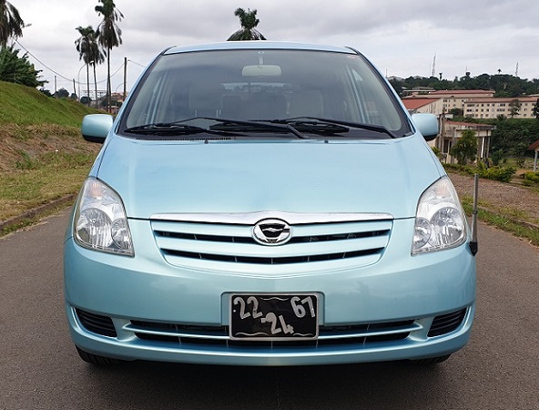 Acheter 2005 Toyota Corolla Spacio Automatique avec 7 places ,Yaoundé ,Cameroun