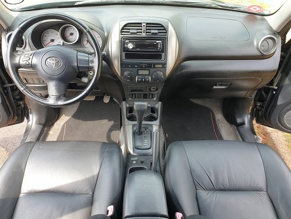 Acheter 2005 Toyota Rav4 Automatique avec intérieur en cuir et 4WD ,Yaoundé ,Cameroun
