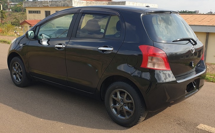 Belle Noir 2008 Toyota Yaris Automatique avec 4WD à vendre à Yaoundé Cameroun
