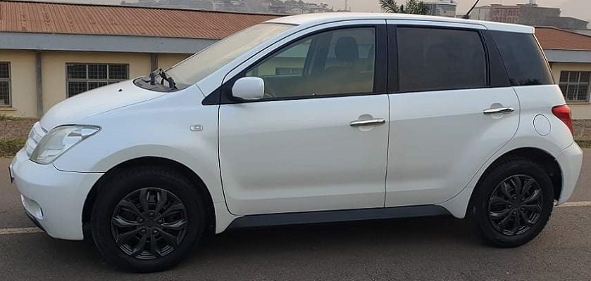 2006 Toyota ist Automatique à vendre à Yaoundé. Cameroun