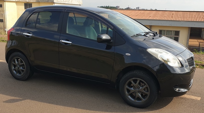 Belle Noir 2008 Toyota Yaris Automatique avec 4WD à vendre à Yaoundé Cameroun