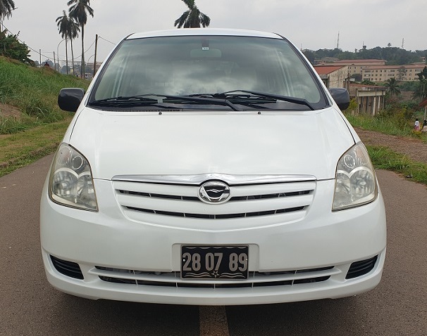 2005 Toyota Corolla Verso Spacio Automatique avec 7 Places à vendre à Yaoundé.  Cameroun