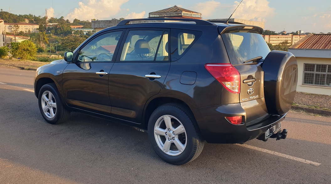 2007 Toyota Rav4 sièges en cuir avec 4WD à vendre à Yaoundé Cameroun