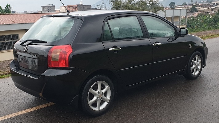 2004 Toyota Corolla 115 Full option à vendre à Yaoundé Cameroun