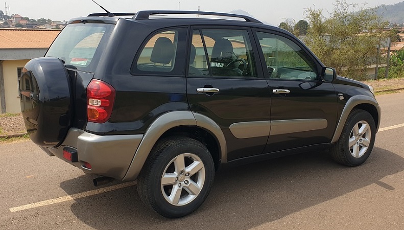 Acheter 2005 Toyota Rav4 Automatique avec intérieur en cuir et 4WD ,Yaoundé ,Cameroun