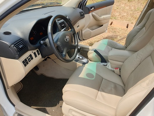 Acheter 2008 Toyota Avensis Automatique avec Chaises en Cuir ,Yaoundé ,Cameroun