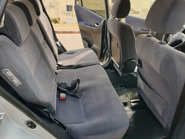 2005 Toyota Corolla Spacio avec 7 places et 4WD à vendre à Yaoundé  Cameroun