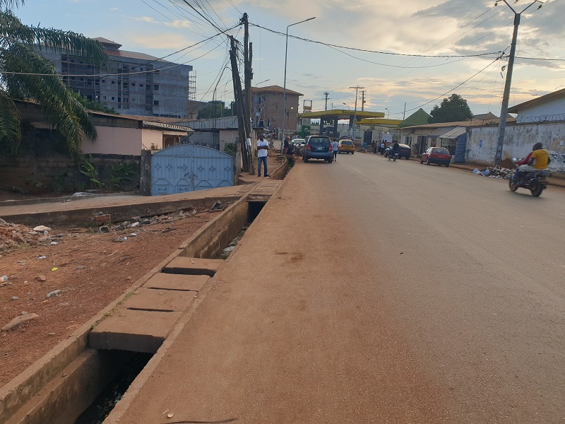 Acheter terrain commercial à louer à Carrefour Obobogo Yaoundé. Cameroun